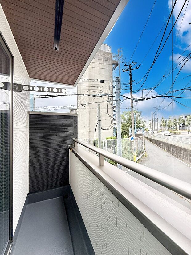 ■ 心地よい風と光を感じる、くつろぎのバルコニー