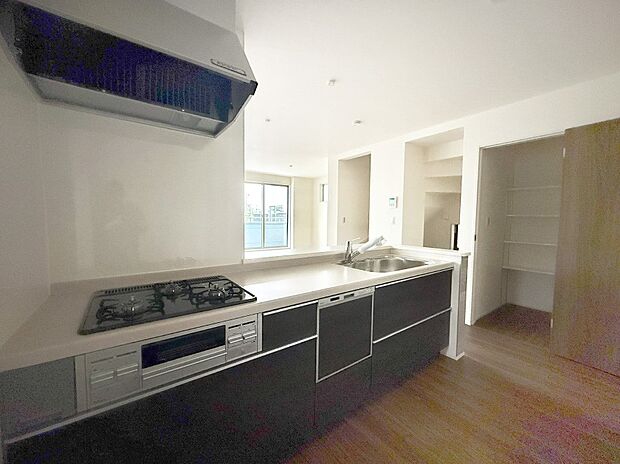 ■シンプルで美しく心地よい時間を生むキッチン空間