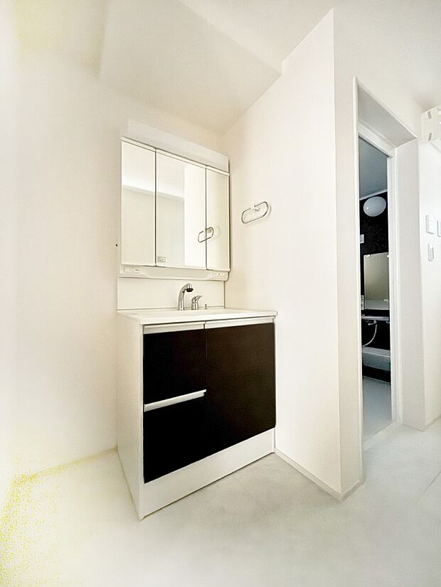 ■明るい洗面所は毎朝の歯磨きも楽しくできちゃいそうです♪