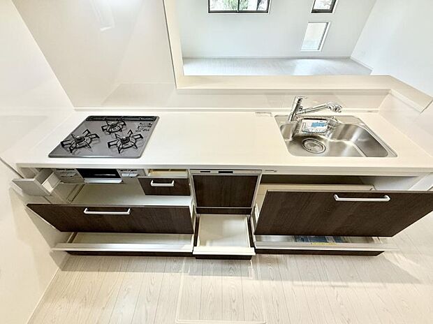 ■シンプルで機能的、毎日使いやすいキッチン