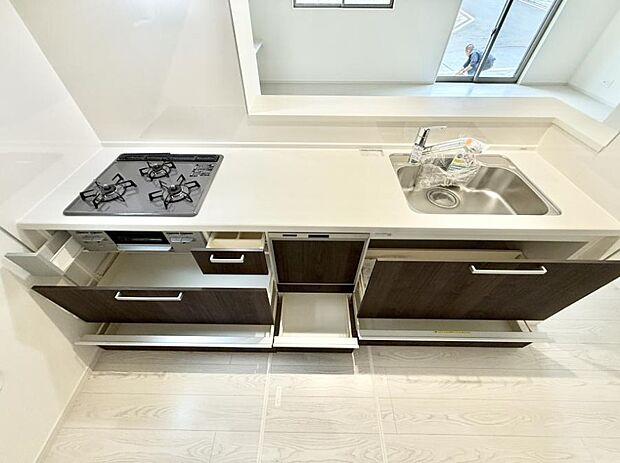 ■シンプルで機能的、毎日使いやすいキッチン