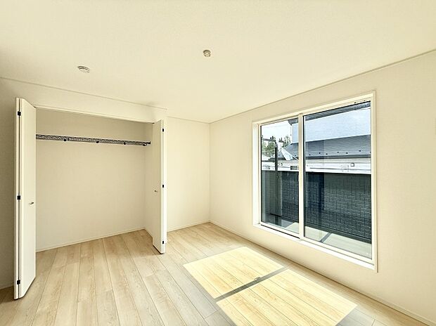 ■シンプルな空間で、収納付きベッドやデスクなど、多機能な家具を活用しやすいです