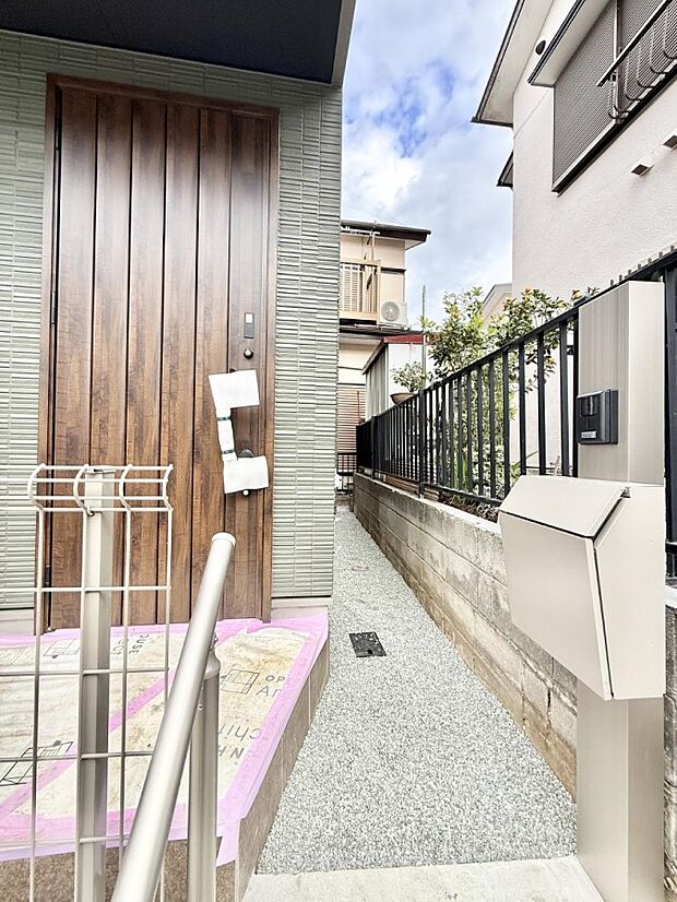 ■ シンプルで美しく、住まいの第一印象を彩る玄関です