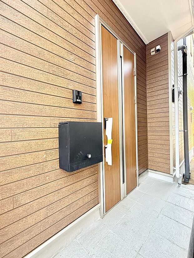 ■ シンプルで美しく、住まいの第一印象を彩る玄関です