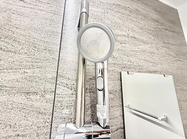 ■手元で簡単に止水できるため、水の無駄遣いを減らすことができます。