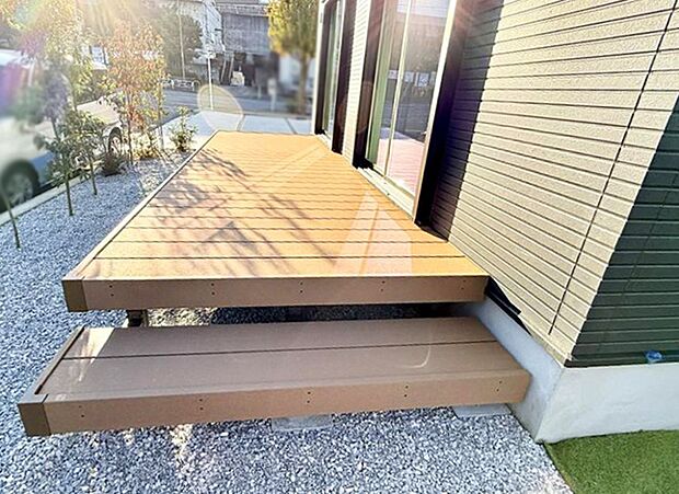 ■天気の良い日はウッドデッキでのんびり日向ぼっこ  