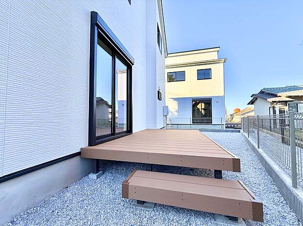 ■天気の良い日はウッドデッキでのんびり日向ぼっこ  