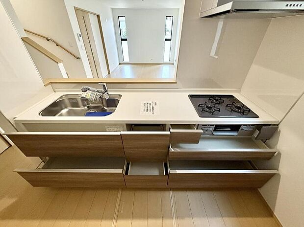 ■シンプルで機能的、毎日使いやすいキッチン