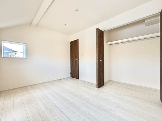 ■シンプルな空間で、収納付きベッドやデスクなど、多機能な家具を活用しやすいです