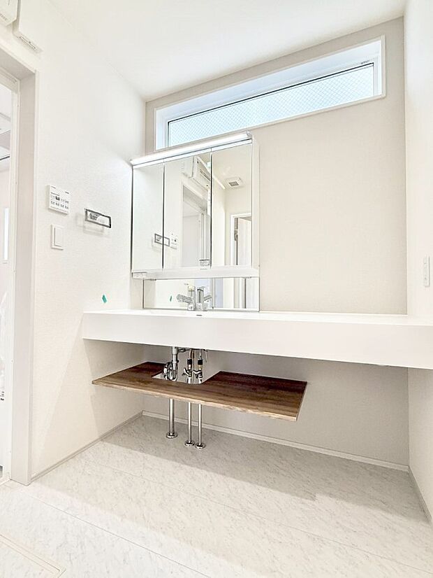 ■明るい洗面所は毎朝の歯磨きも楽しくできちゃいそうです♪