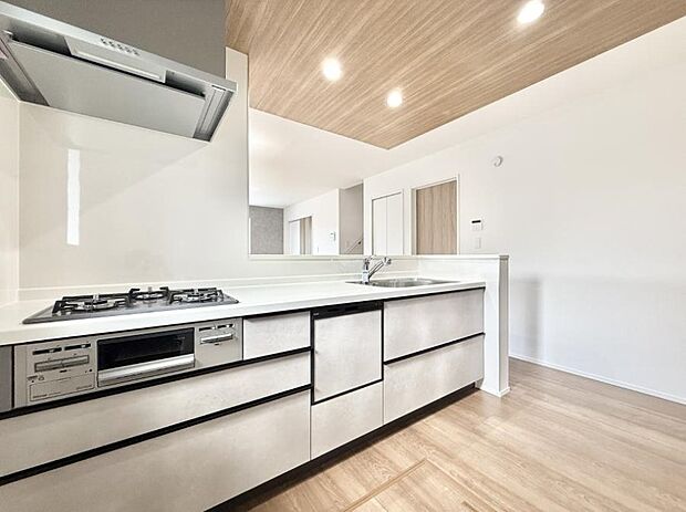 ■シンプルで機能的、毎日使いやすいキッチン