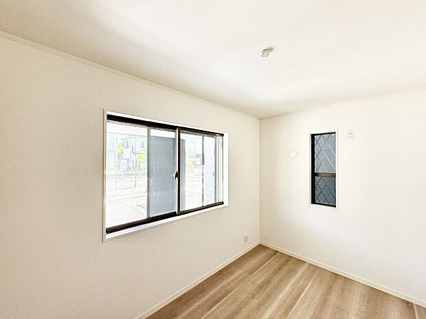 ■シンプルな空間で、収納付きベッドやデスクなど、多機能な家具を活用しやすいです