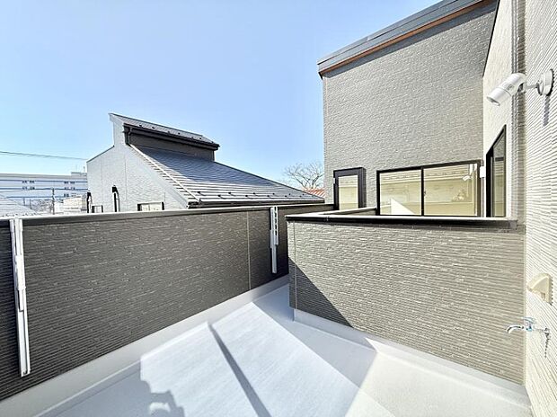 ■水栓付で便利！陽当り良好なバルコニー