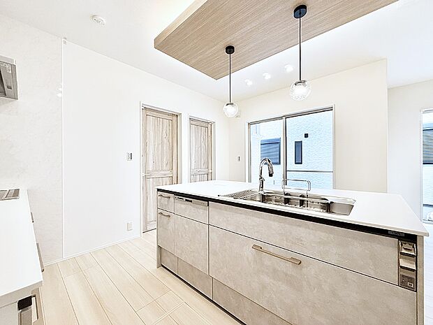 ■シンプルで機能的、毎日使いやすいキッチン