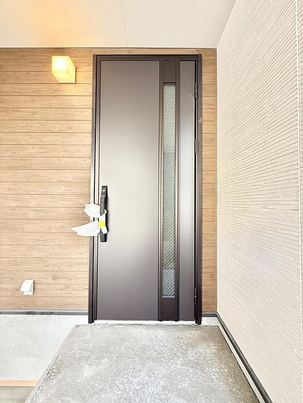 ■ シンプルで美しく、住まいの第一印象を彩る玄関です