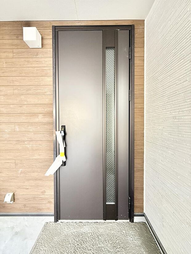 ■ シンプルで美しく、住まいの第一印象を彩る玄関です