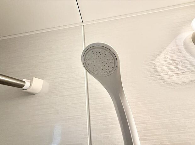 ■手元で簡単に止水できるため、水の無駄遣いを減らすことができます。