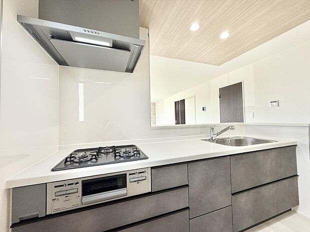 ■シンプルで機能的、毎日使いやすいキッチン