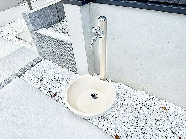 ■洗車もご自宅でできる便利な散水栓付き！  