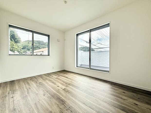 ■シンプルな空間で、収納付きベッドやデスクなど、多機能な家具を活用しやすいです