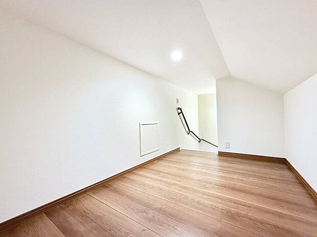 ■普段使わないものは小屋根裏収納へ