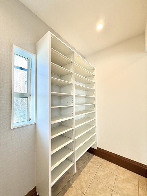 ■シューズインクローク付き!雨具や三輪車も置けます