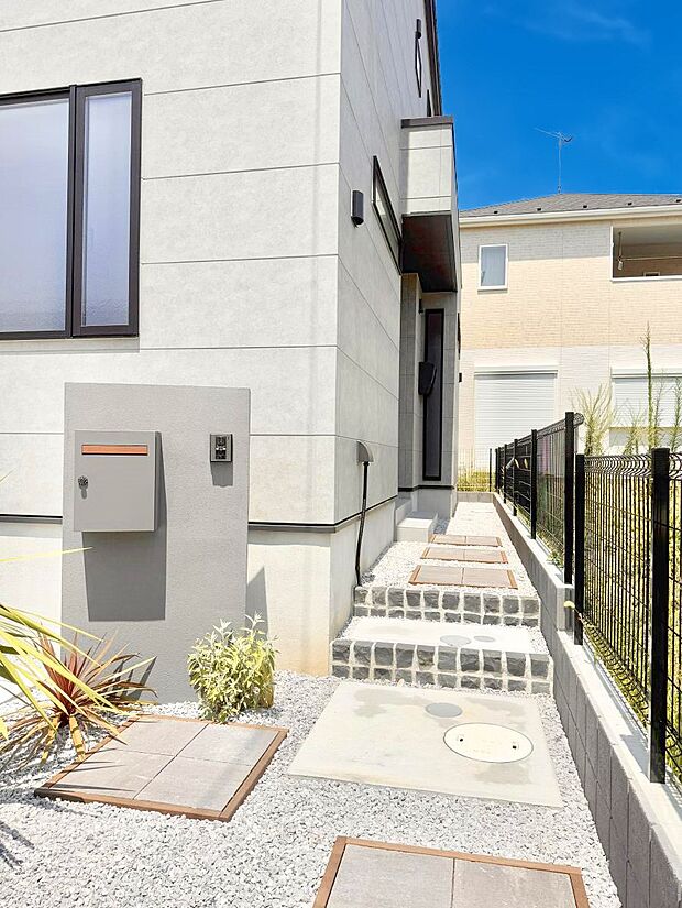 ■ 心地よい暮らしへとつながる、温かい玄関