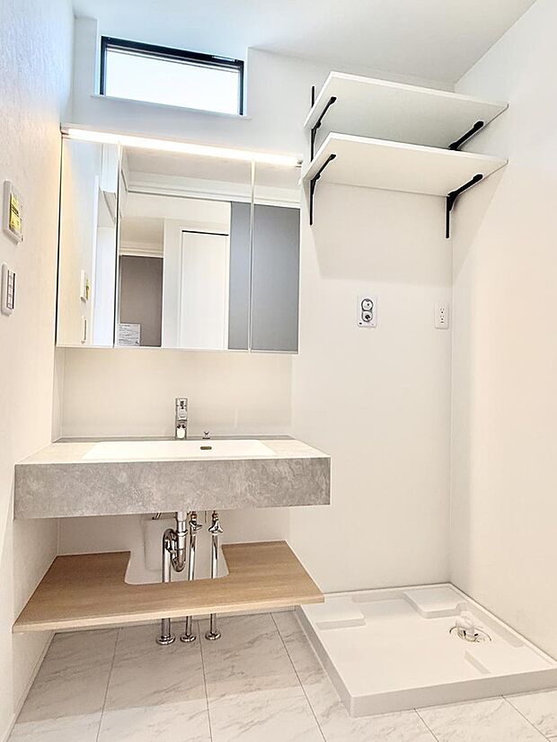 ■明るい洗面所は毎朝の歯磨きも楽しくできちゃいそうです♪