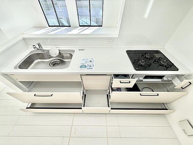 ■シンプルで機能的、毎日使いやすいキッチン