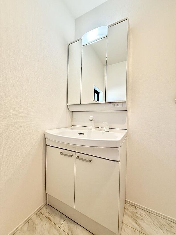 ■明るい洗面所は毎朝の歯磨きも楽しくできちゃいそうです♪