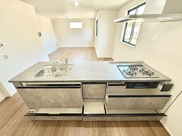 ■シンプルで機能的、毎日使いやすいキッチン