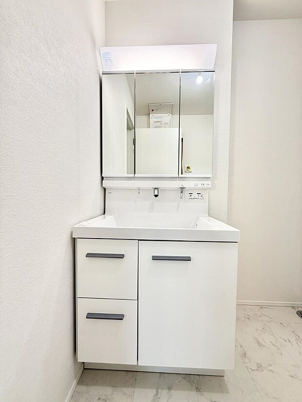 ■明るい洗面所は毎朝の歯磨きも楽しくできちゃいそうです♪