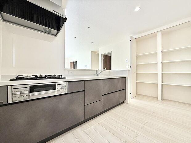 ■シンプルで機能的、毎日使いやすいキッチン