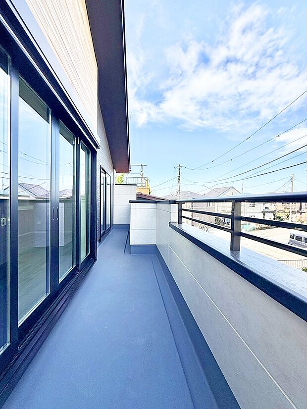 ■ 自然を身近に感じる、開放的なバルコニー