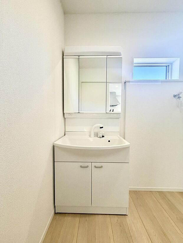 ■明るい洗面所は毎朝の歯磨きも楽しくできちゃいそうです♪