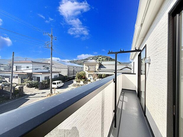 ■ 心地よい風と光を感じる、くつろぎのバルコニー