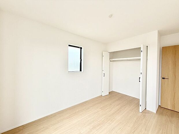 ■シンプルな空間で、収納付きベッドやデスクなど、多機能な家具を活用しやすいです