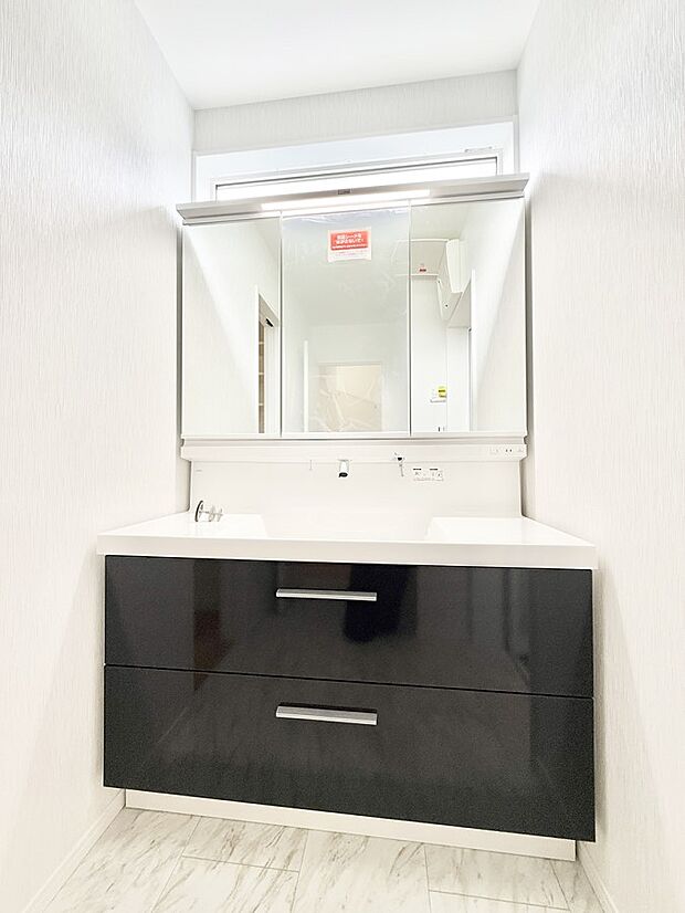 ■明るい洗面所は毎朝の歯磨きも楽しくできちゃいそうです♪