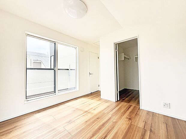 ■シンプルな空間で、収納付きベッドやデスクなど、多機能な家具を活用しやすいです