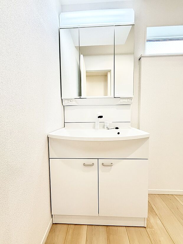 ■明るい洗面所は毎朝の歯磨きも楽しくできちゃいそうです♪