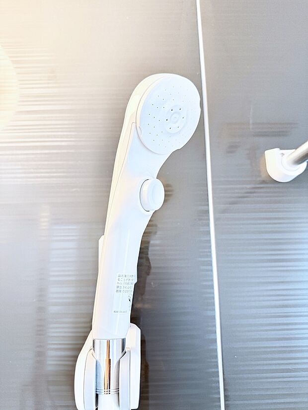 ■手元で簡単に止水できるため、水の無駄遣いを減らすことができます。