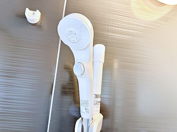 ■手元で簡単に止水できるため、水の無駄遣いを減らすことができます。