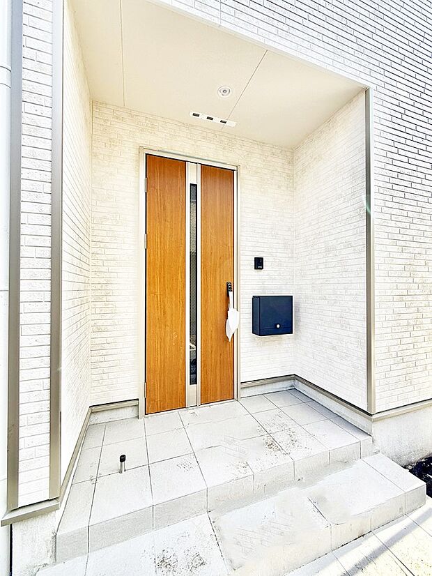 ■ 家族とゲストをやさしく迎える、心温まる玄関