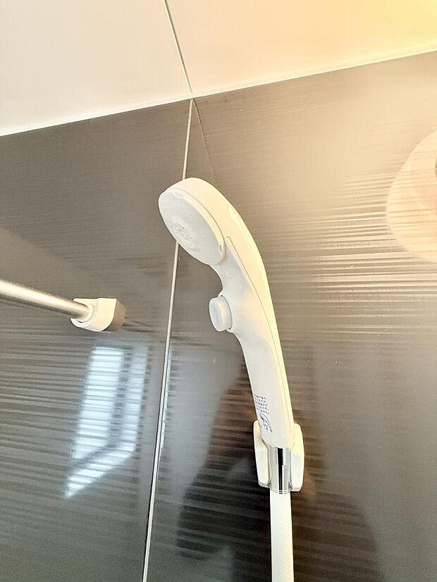 ■手元で簡単に止水できるため、水の無駄遣いを減らすことができます。