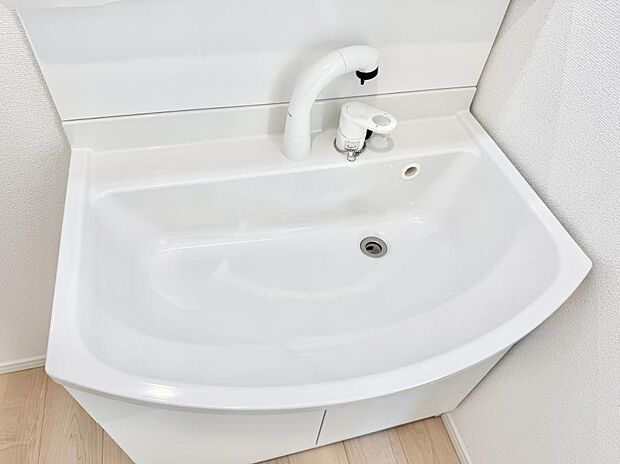 ■細かい部分まで洗いやすく便利なハンドシャワー付き