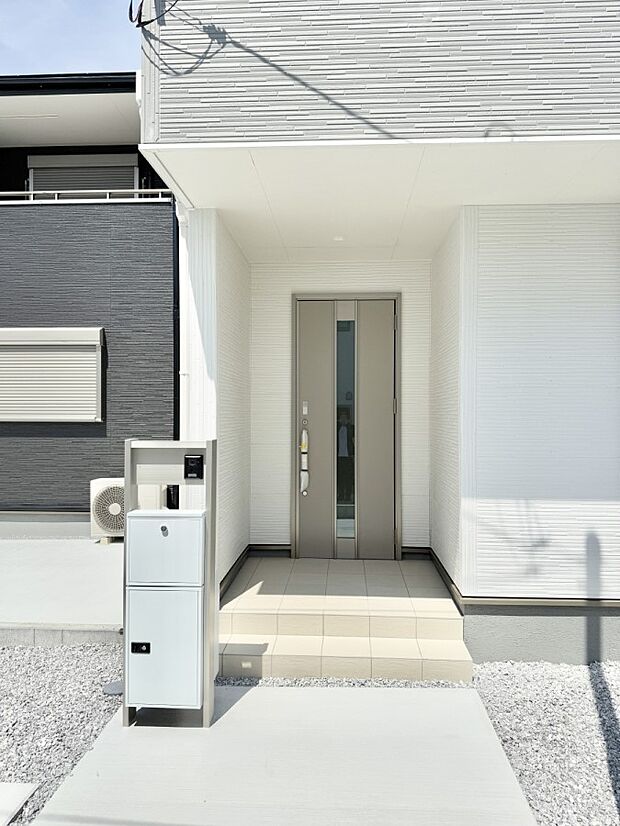 ■ 心地よい暮らしへとつながる、温かい玄関