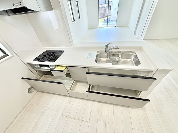 ■シンプルで機能的、毎日使いやすいキッチン