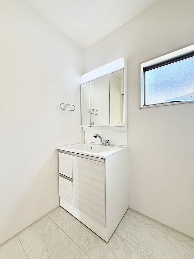 ■明るい洗面所は毎朝の歯磨きも楽しくできちゃいそうです♪