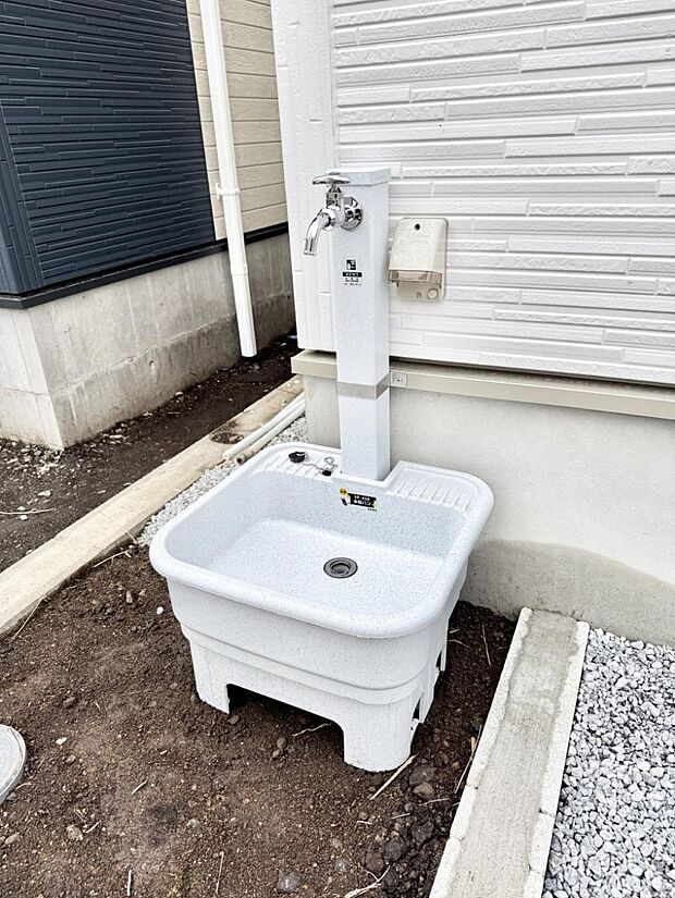 ■ガーデニングや洗車などの際に大活躍な屋外立水栓