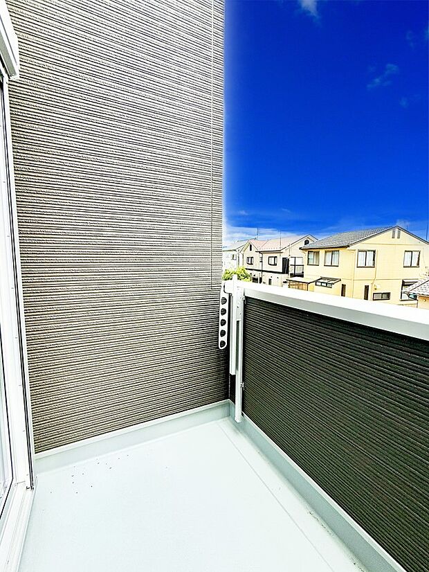 ■ 自然を身近に感じる、開放的なバルコニー